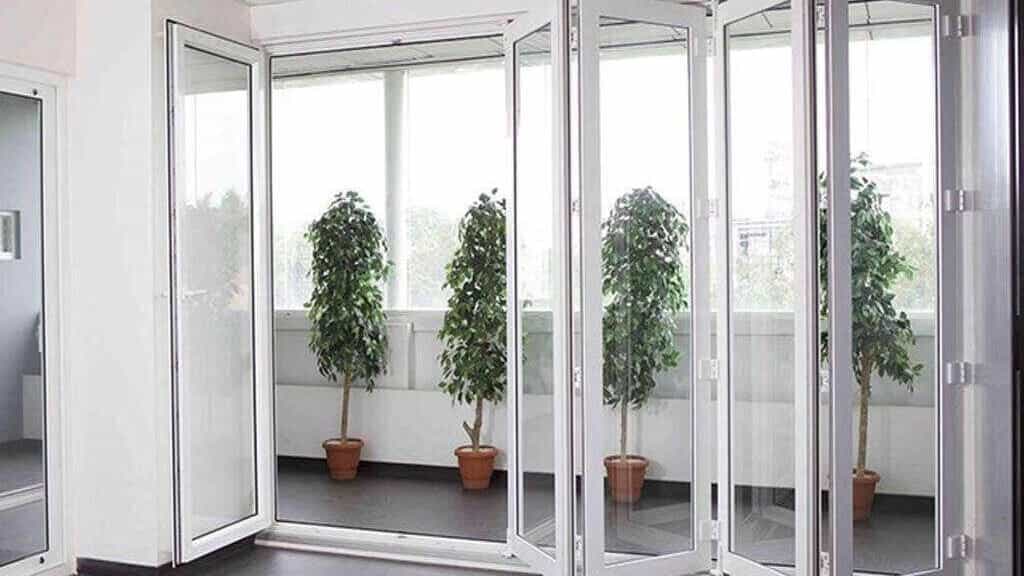 نصب انواع شیشه های آکاردئونی